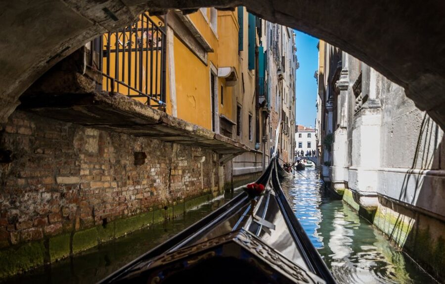 Venice: Shared Gondola Ride Across the Grand Canal - A short ride with a distinctly Venetian view