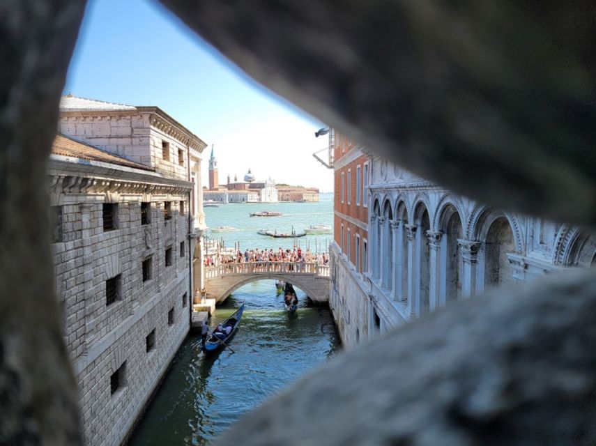 Venice: St Mark's, Doge's Palace, Murano & Burano Day Tour - Lunch between two guided sections