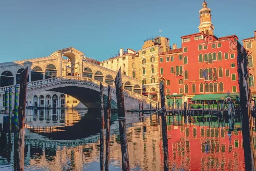 Venice: St. Mark's, Doges Palace, Rialto, and Gondola Tour - A gondola ride with a different view
