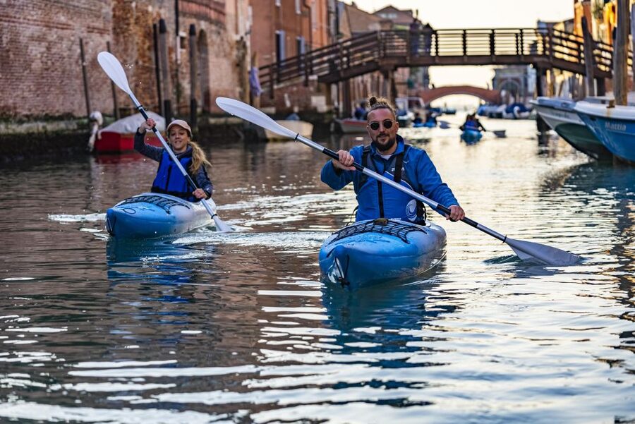 Venice: Sunset Kayak Tour in the Canals - Paddling through Cannaregio or Castello
