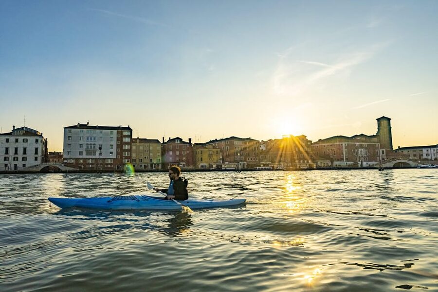 Venice: Sunset Kayak Tour in the Canals - Getting comfortable in the kayak