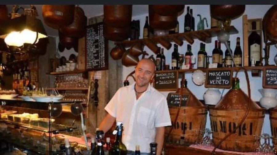 Venice: Sunset Walking Tour with Food and Wine Tastings - Seven Stops Make This More Than a Bar Crawl