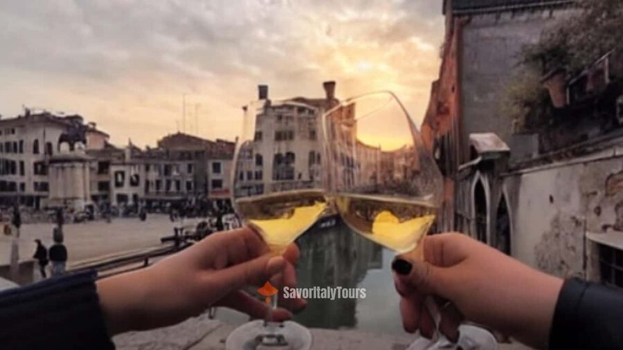 Venice: Sunset Walking Tour with Food and Wine Tastings - Taste Familiar Venetian Staples and Seasonal Plates