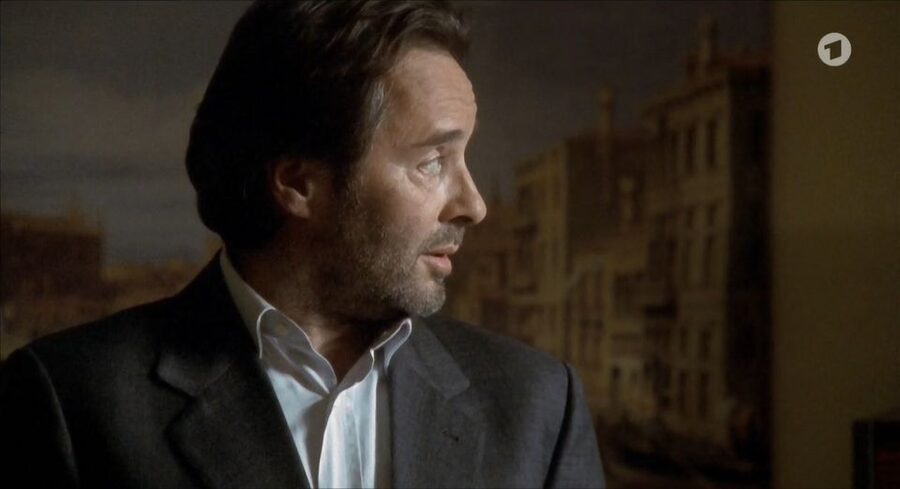 Venice: The Footsteps of Commissario Brunetti Walking Tour - What the guide adds to a two-hour walk