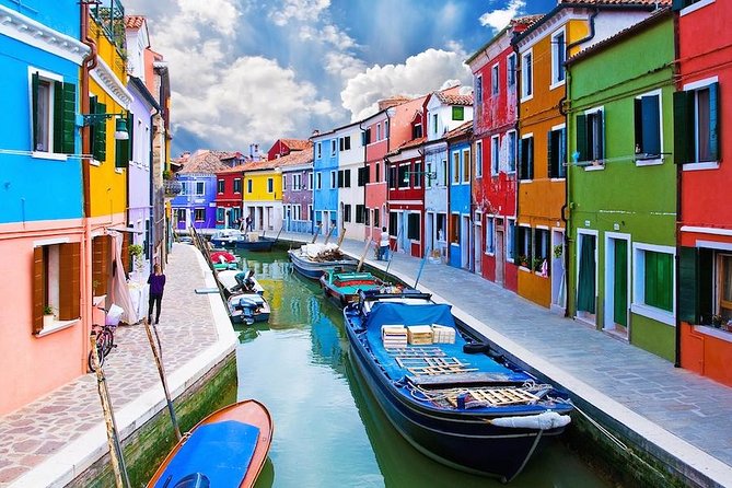 Venice: The Islands of the Lagoon Guided Tour - Burano: leave room for a walk and lunch