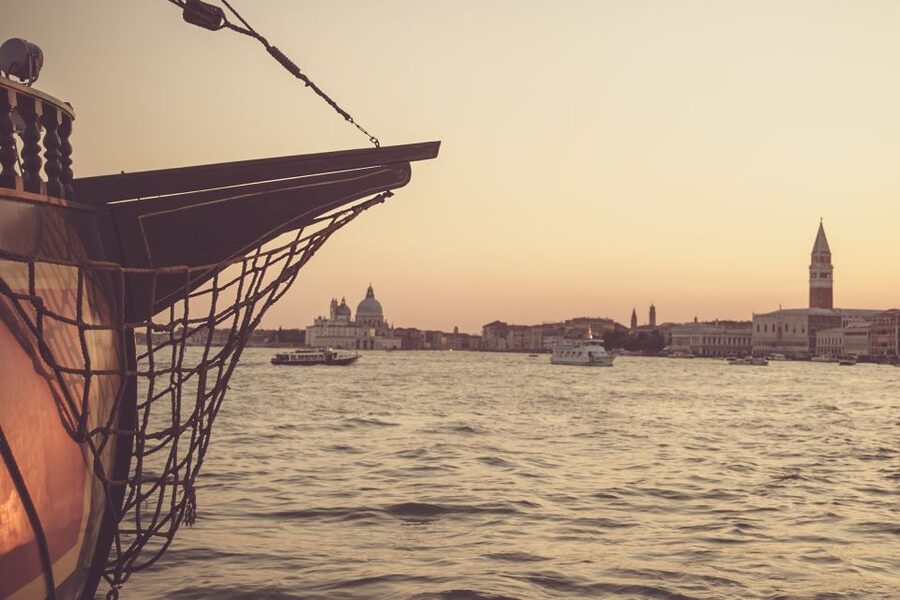 Venice: Venetian Lagoon Tour and Galleon Dinner - A Candlelit Galleon, Not Just a Dinner Table