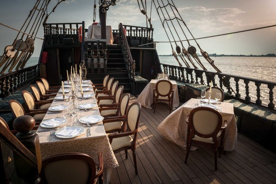 Venice: Venetian Lagoon Tour and Galleon Dinner - Who Will Enjoy This Galleon Dinner