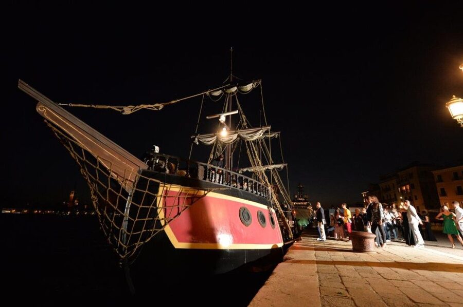 Venice: Venetian Lagoon Tour and Galleon Dinner - Should You Book It?