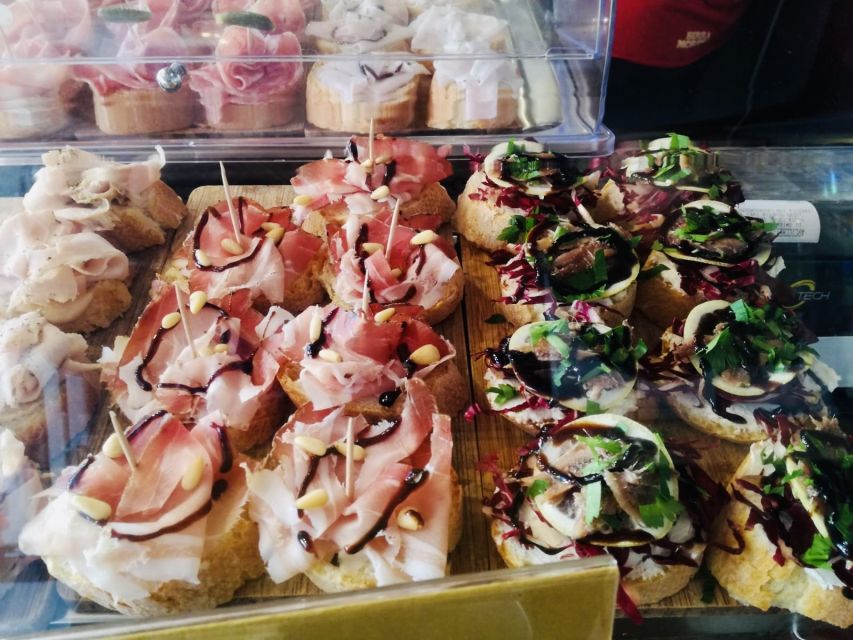 Venice: Venetian Style Carnival Pub Crawl - Carnival spirit is optional, not guaranteed