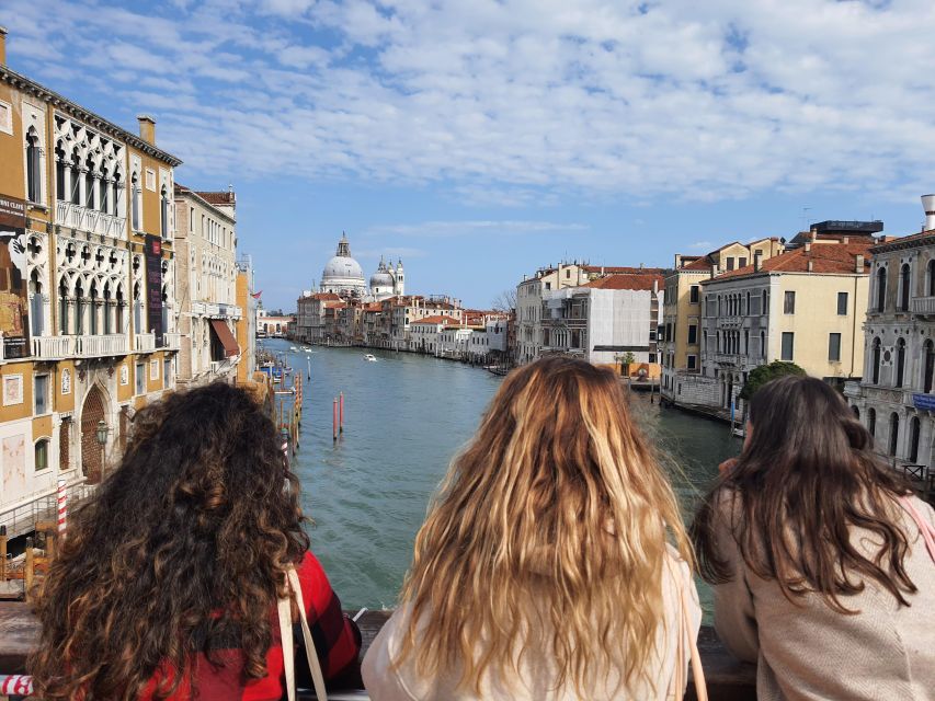 Venice: Walking Guided Tour of the City Must-See Sites - From Dorsoduro into the city’s maze