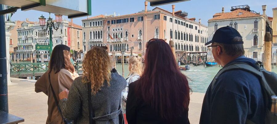 Venice: Walking Guided Tour of the City Must-See Sites - Rialto Bridge and the city’s working heart