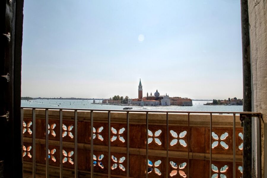 Venice: Walking tour, Doge Palace, & St. Mark's Basilica - Booking details to check before you go