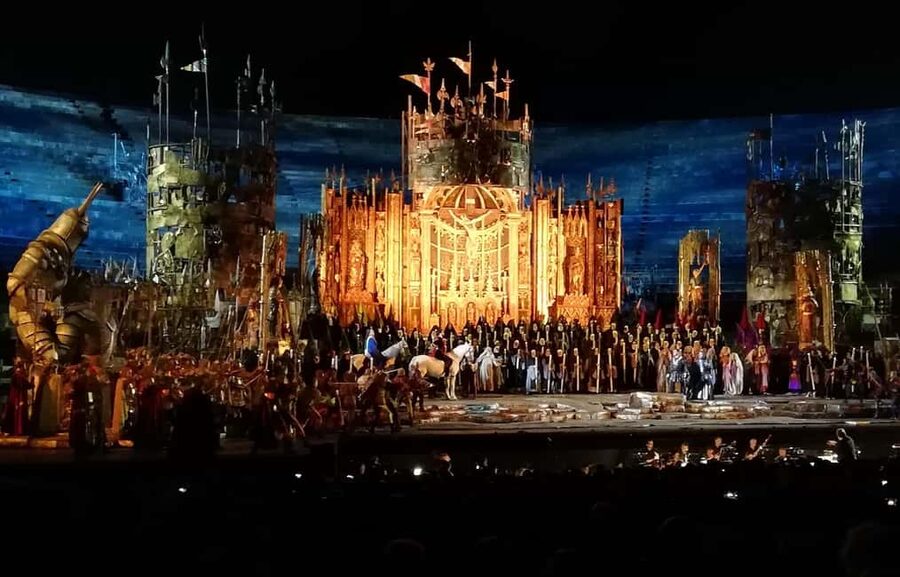 Verona: Arena di Verona Opera Ticket - Who should book this Arena night?