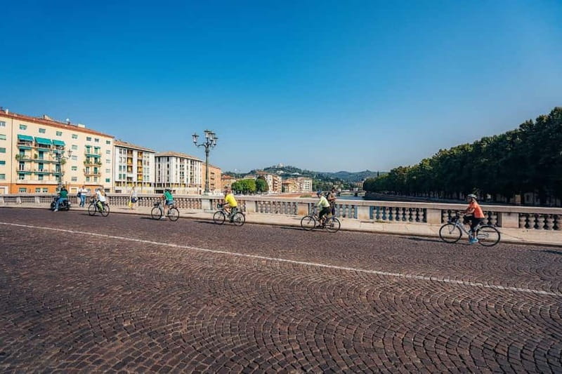 Verona: Classic and Hidden Gems Bike Tour - A cappuccino pause, then Ponte Pietra