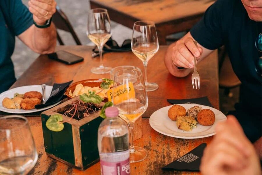 Verona: Food and Wine Tasting Walking Tour - The walk adds landmarks between bites