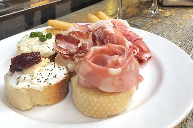 Verona Full Meal & Wine Tasting Walking Tour by Do Eat Better - Group size, walking, and booking details