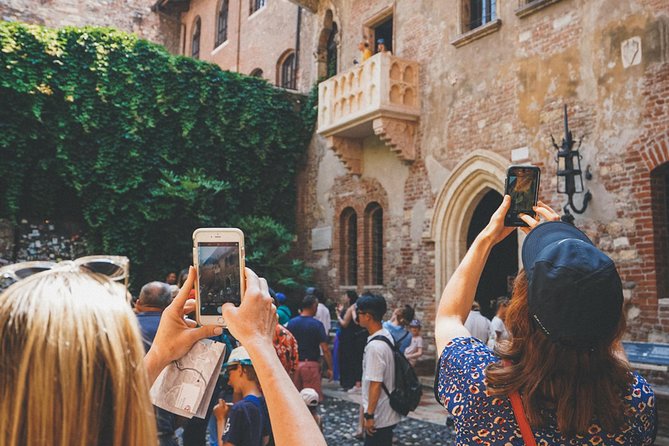 Verona Highlights Walking Tour in Small-group - Juliet’s courtyard, with the story and the facts