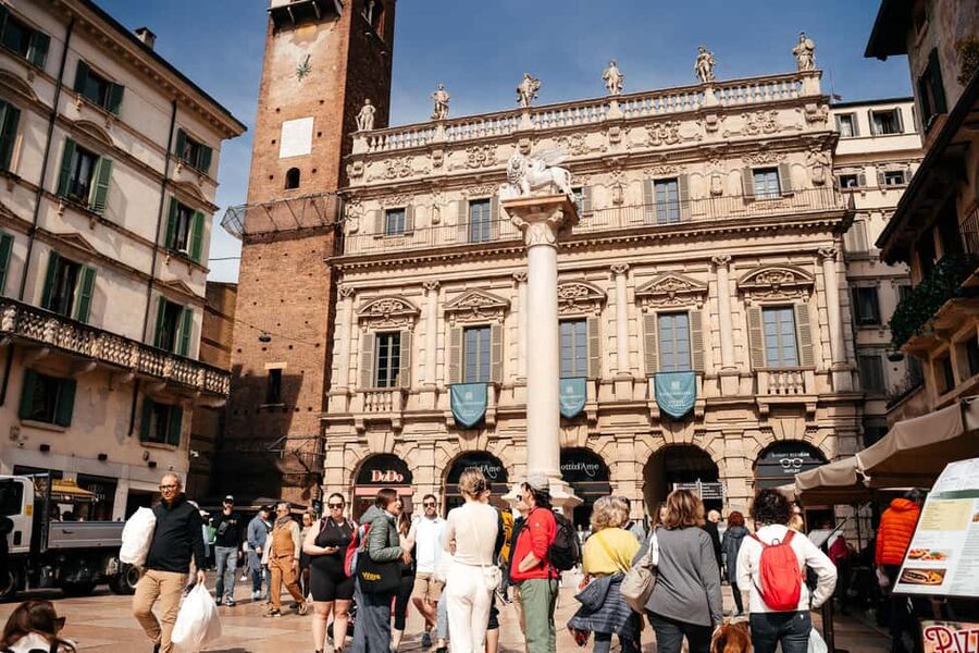 Verona: Highlights Walking Tour with Arena Priority Access - Roman gateways and a walk through the squares