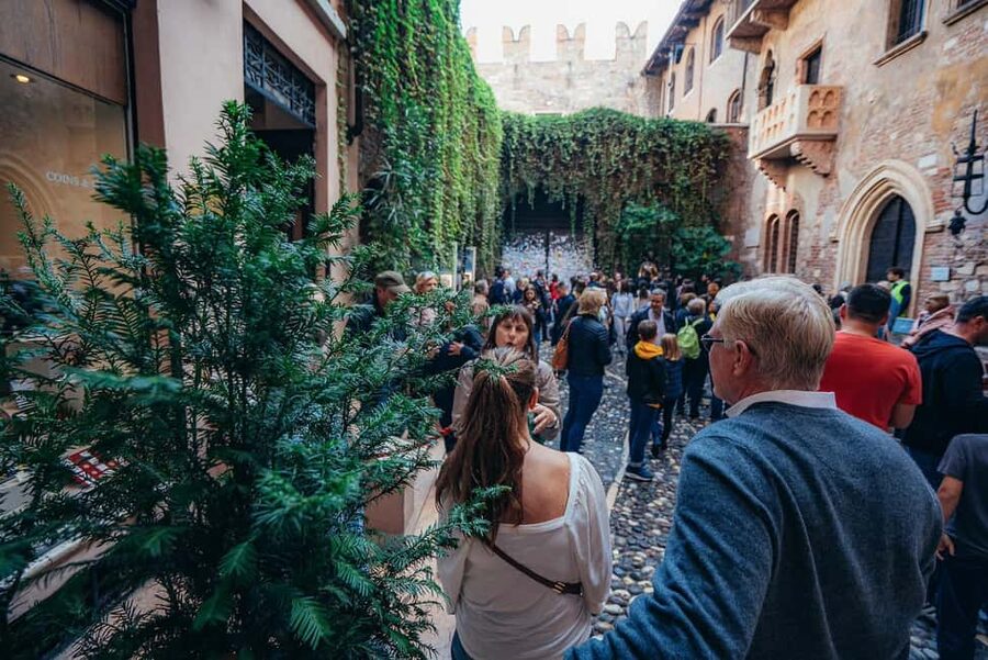 Verona: Highlights Walking Tour with Arena Priority Access - Should you book this Verona walk?