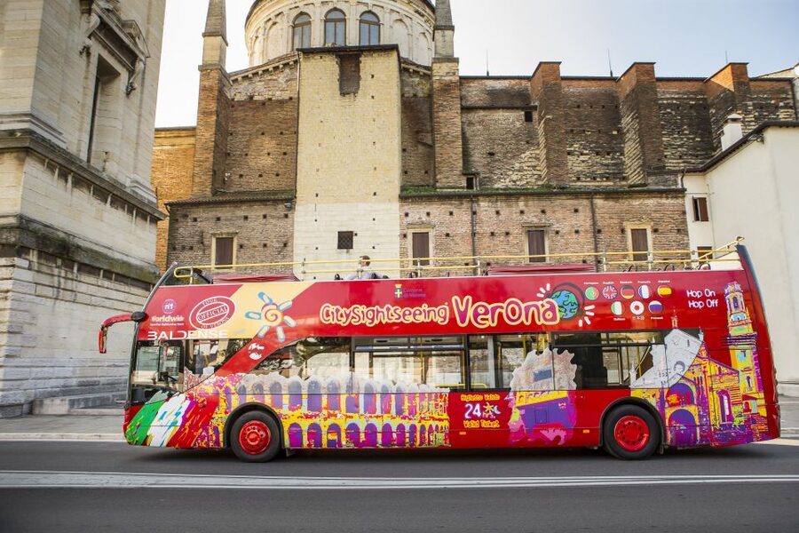 Verona: Hop-on Hop-off Tour 24 or 48-Hour Ticket - Start at Piazza Bra, then choose your first loop