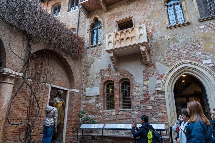 Verona: Small Group Guided Walking Tour with Arena Tickets - Juliet’s balcony is a story, not a house tour