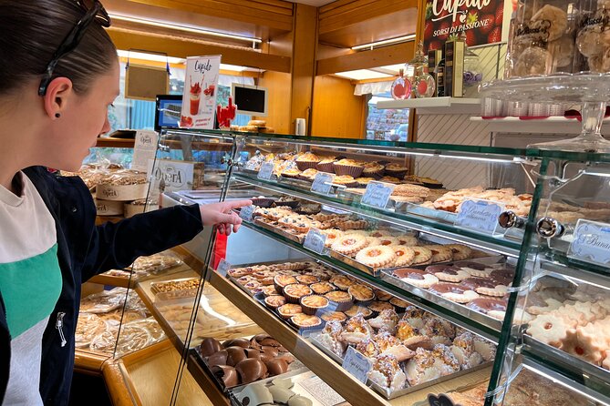 Verona walking tour:food, wine, legends, lunch/dinner & cable car - Seasonal changes and sweet endings